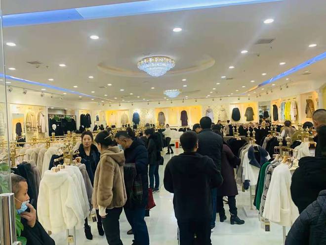 寒冬催热皮草市场，电子产品销售面临挑战